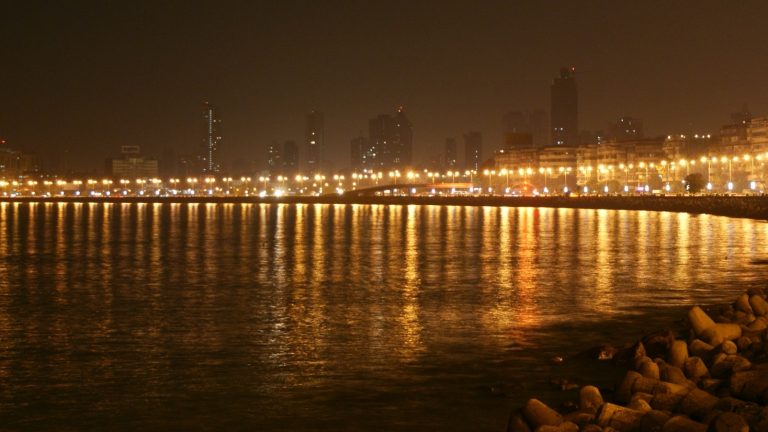 marine_drive_night-768x4321718277472.jpg